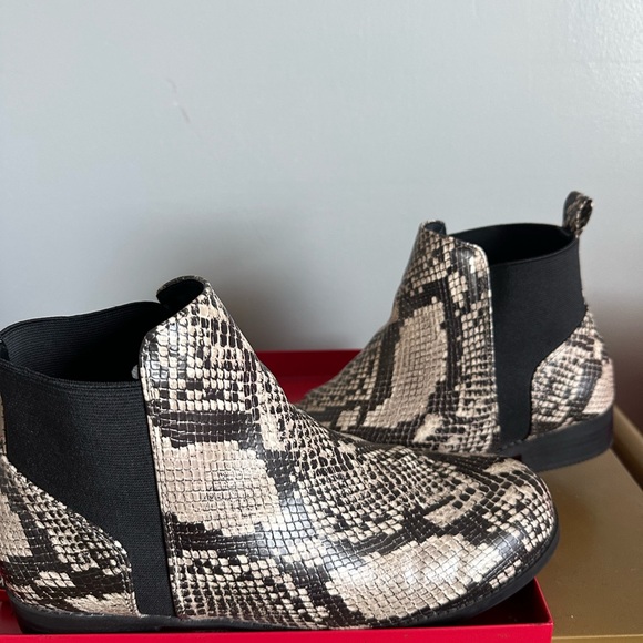 Booties worn maybe twice - Picture 1 of 1